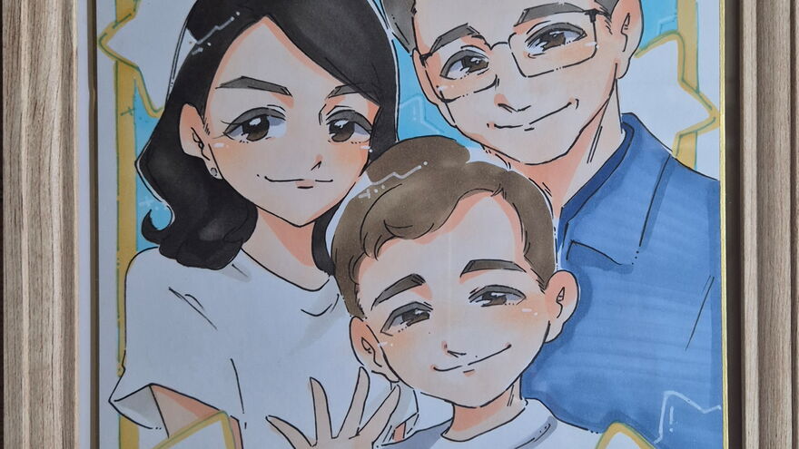 Von der Künstlerin Nanami Chiyu gezeichnetes Familienporträt im Anime-Stil
